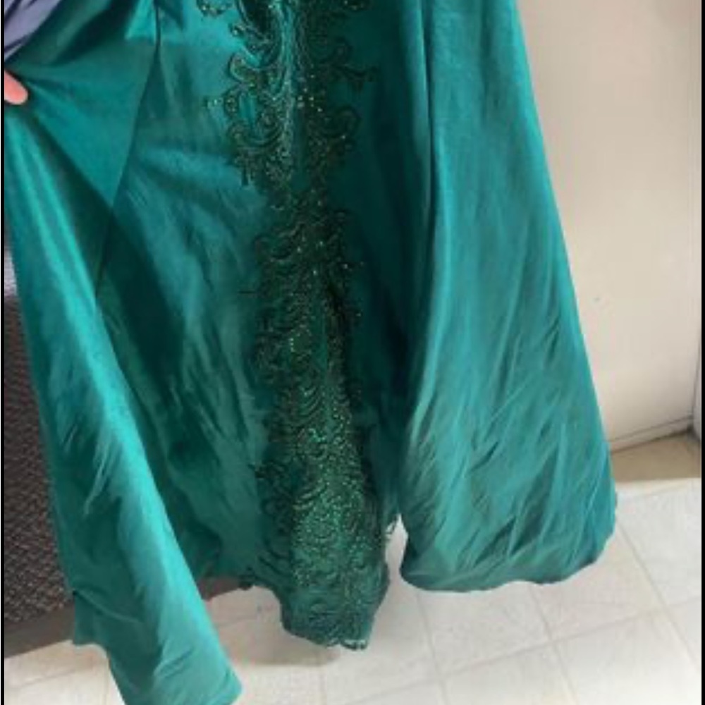 Green prom dress - Picture 5 of 6